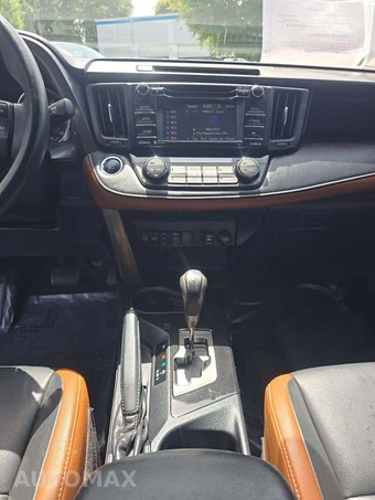 2016 Toyota RAV4 SE – miniatura 7