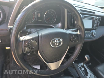 2016 Toyota RAV4 SE – miniatura 10