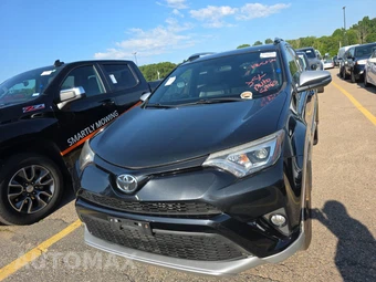 2016 Toyota RAV4 SE – miniatura 2