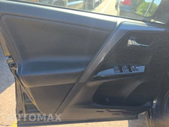 2016 Toyota RAV4 SE – miniatura 9