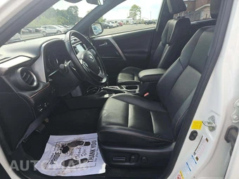 2016 Toyota RAV4 SE - miniatura 6