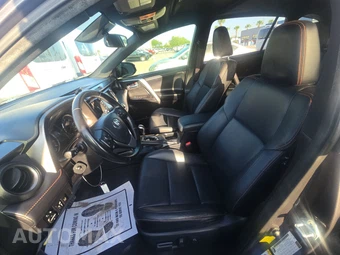 2016 Toyota RAV4 SE – miniatura 7