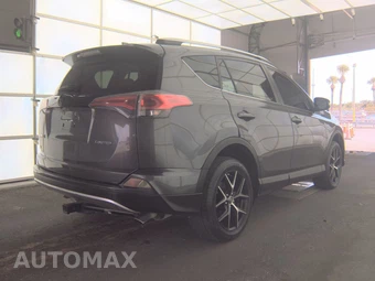 2016 Toyota RAV4 SE – miniatura 4