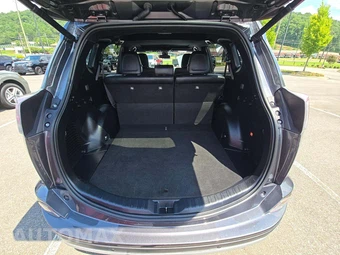 2016 Toyota RAV4 SE - miniatura 11