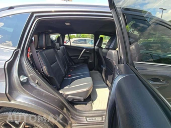 2016 Toyota RAV4 SE - miniatura 13