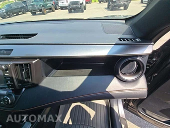 2016 Toyota RAV4 SE - miniatura 16