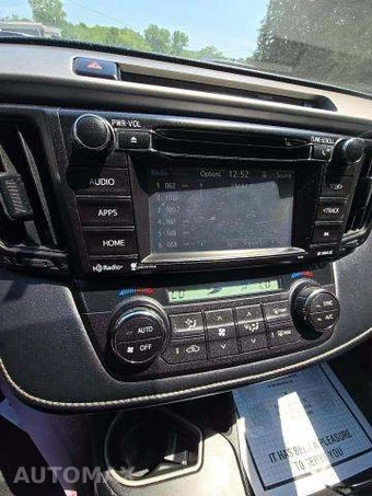 2016 Toyota RAV4 XLE – miniatura 10
