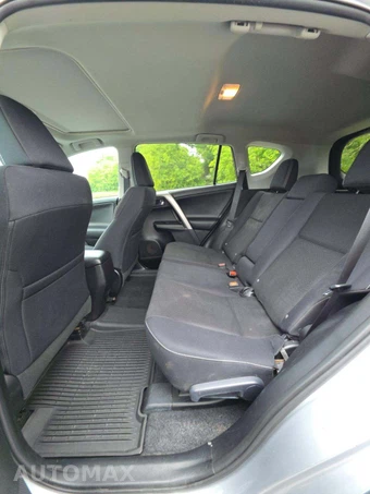 2016 Toyota RAV4 XLE – miniatura 10