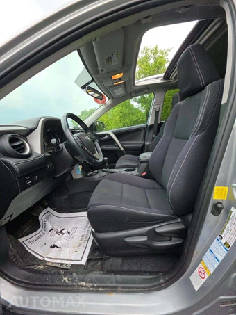 2016 Toyota RAV4 XLE – miniatura 3