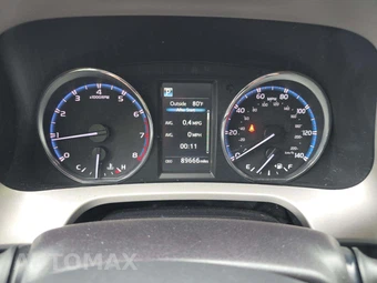 2016 Toyota RAV4 XLE – miniatura 6
