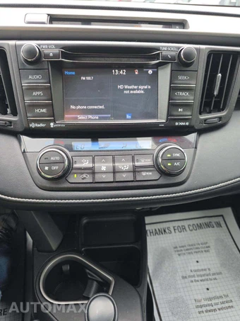 2016 Toyota RAV4 XLE – miniatura 7