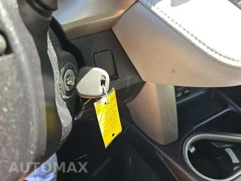 2016 Toyota RAV4 XLE – miniatura 8