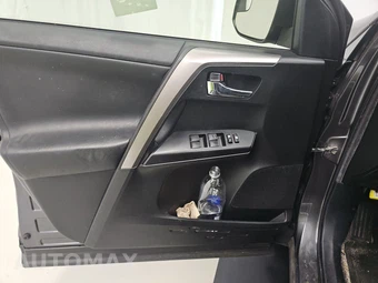 2016 Toyota RAV4 XLE - miniatura 9