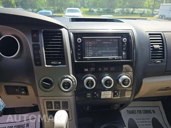 2016 Toyota Sequoia Limited – miniatura 10