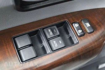 2016 Toyota Sequoia Platinum - miniatura 50