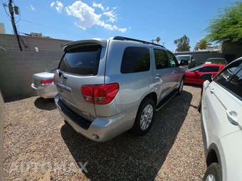 2016 Toyota Sequoia Platinum – miniatura 3