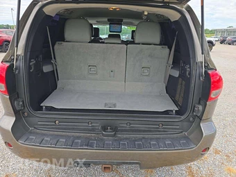 2016 Toyota Sequoia SR5 – miniatura 12