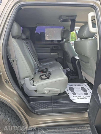 2016 Toyota Sequoia SR5 – miniatura 14