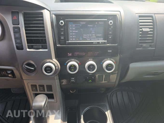 2016 Toyota Sequoia SR5 – miniatura 10