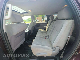 2016 Toyota Sequoia SR5 – miniatura 13