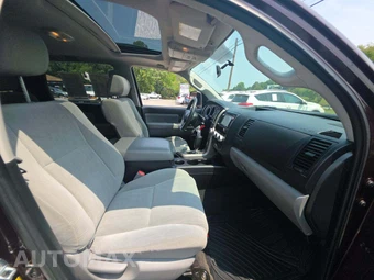 2016 Toyota Sequoia SR5 – miniatura 19