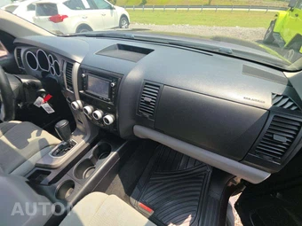 2016 Toyota Sequoia SR5 – miniatura 20