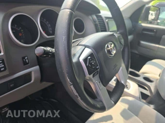 2016 Toyota Sequoia SR5 – miniatura 22