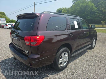 2016 Toyota Sequoia SR5 – miniatura 3