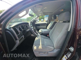2016 Toyota Sequoia SR5 – miniatura 6