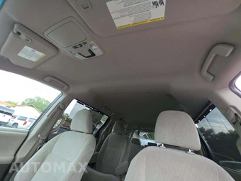 2016 Toyota Sienna LE 7-Passenger 119.3" WB - miniatura 11