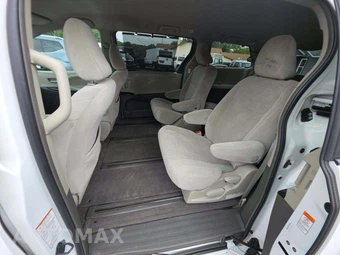 2016 Toyota Sienna LE 7-Passenger 119.3" WB - miniatura 13