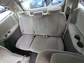 2016 Toyota Sienna LE 7-Passenger 119.3" WB - miniatura 14
