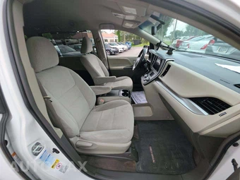 2016 Toyota Sienna LE 7-Passenger 119.3" WB - miniatura 19