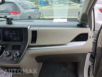 2016 Toyota Sienna LE 7-Passenger 119.3" WB - miniatura 20
