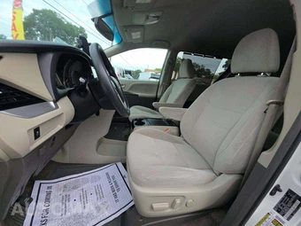 2016 Toyota Sienna LE 7-Passenger 119.3" WB - miniatura 6