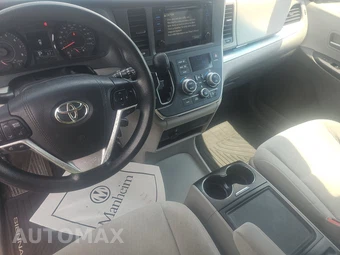2016 Toyota Sienna LE 8-Passenger 119.3" WB - miniatura 11