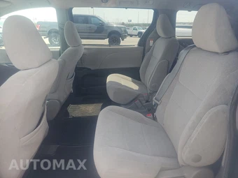 2016 Toyota Sienna LE 8-Passenger 119.3" WB - miniatura 13