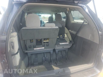 2016 Toyota Sienna LE 8-Passenger 119.3" WB - miniatura 17