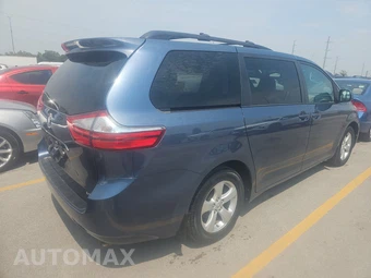 2016 Toyota Sienna LE 8-Passenger 119.3" WB - miniatura 4
