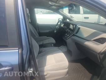 2016 Toyota Sienna LE 8-Passenger 119.3" WB - miniatura 8