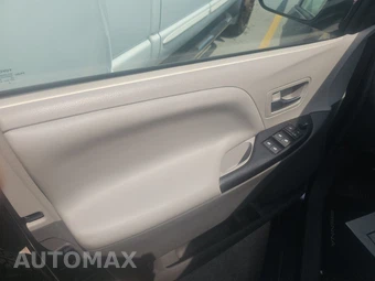 2016 Toyota Sienna LE 8-Passenger 119.3" WB - miniatura 9
