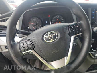 2016 Toyota Sienna LE 8-Passenger 119.3" WB - miniatura 10