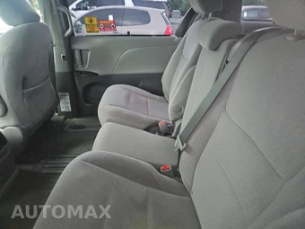 2016 Toyota Sienna LE 8-Passenger 119.3" WB - miniatura 13