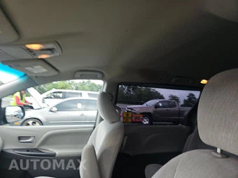 2016 Toyota Sienna LE 8-Passenger 119.3" WB - miniatura 18
