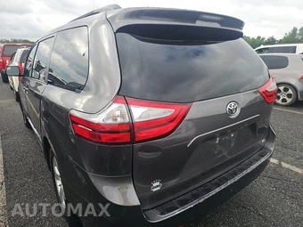 2016 Toyota Sienna LE 8-Passenger 119.3" WB - miniatura 6