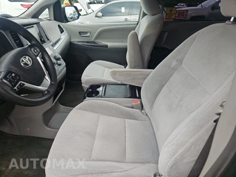 2016 Toyota Sienna LE 8-Passenger 119.3" WB - miniatura 7