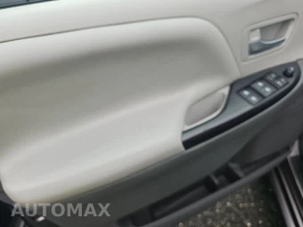 2016 Toyota Sienna LE 8-Passenger 119.3" WB - miniatura 9