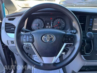 2016 Toyota Sienna LE 8-Passenger 119.3" WB - miniatura 11