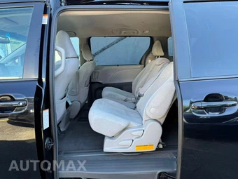 2016 Toyota Sienna LE 8-Passenger 119.3" WB - miniatura 18