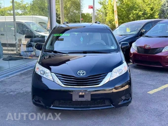 2016 Toyota Sienna LE 8-Passenger 119.3" WB - miniatura 2
